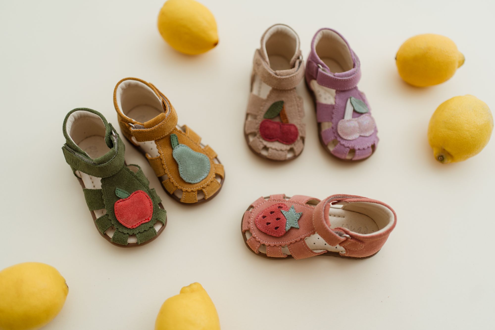 Buty dziecięce na lato 2025 – które modele podbijają serca rodziców?