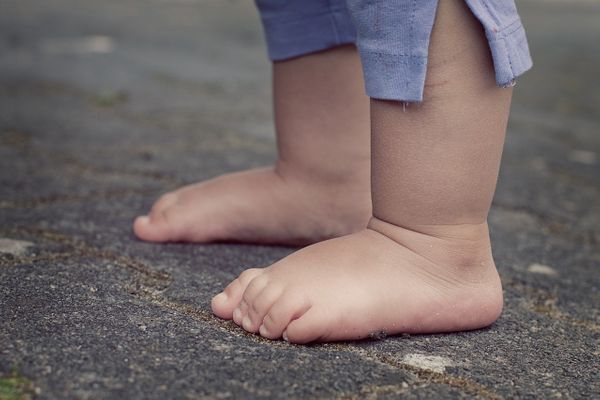 Jak dobrać buty dla dziecka z wysokim podbiciem?