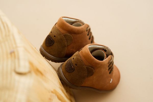 Buty dla dziecka, które uczy się chodzić – co wybrać jesienią?