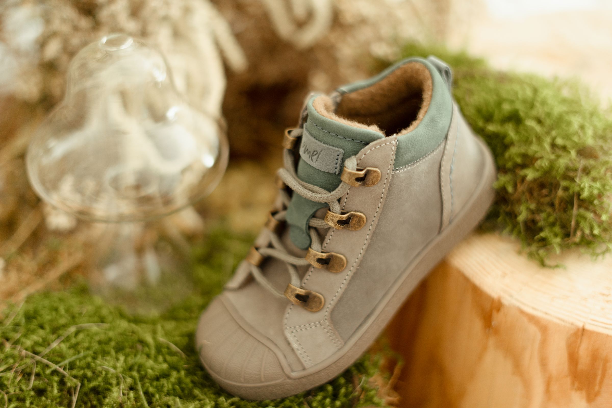 Ocieplany szary model bucików dziecięcych marki Emel