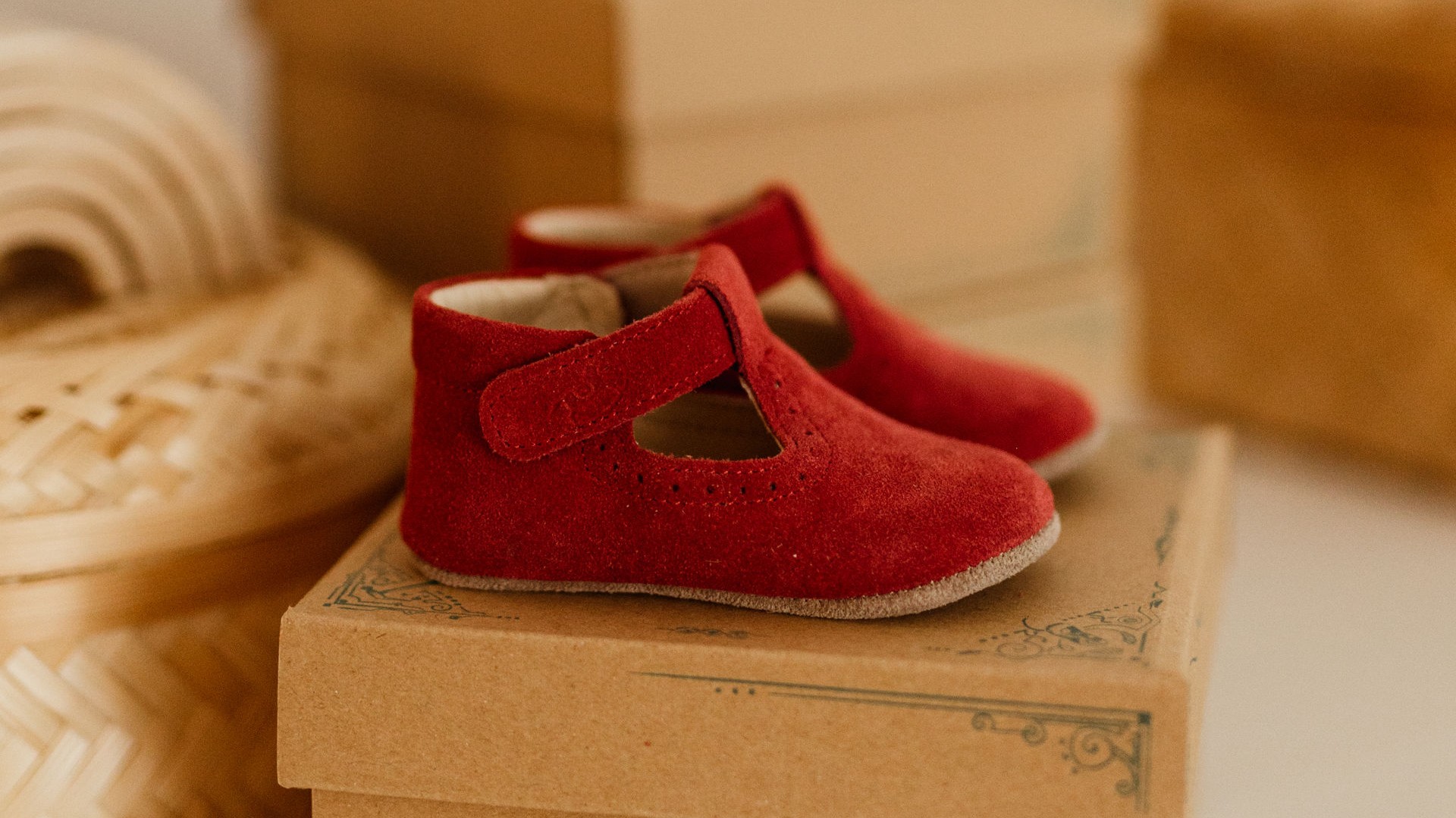 Buciki niechodki z naturalnej skóry Emel – idealne pierwsze buty dla dzieci, które jeszcze nie chodzą.