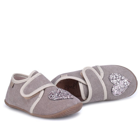Kapcie Barefoot dla dzieci szare z brokatowym serduszkiem zdjęcie 4